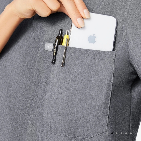 Figs Catarina™ One-Pocket Short Sleeve Classic Fit Scrub Top in Graphite S - Picture 14 of 15